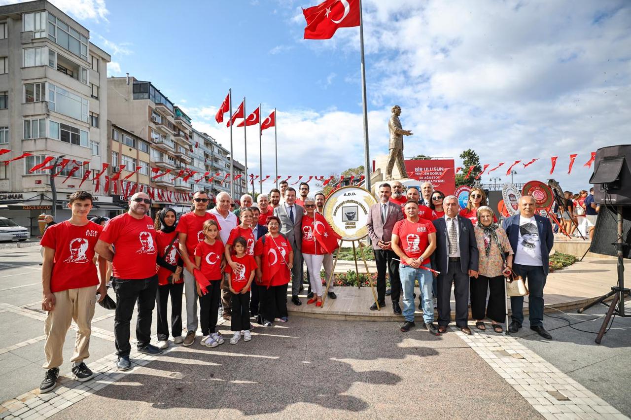 Başkan Balcıoğlu 30 Ağustos Zafer Bayramı’nda Atatürk Anıtı'na Çelenk Sundu