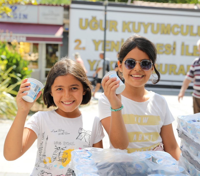 Silivri’nin Meşhur Yoğurdu Festivalde Ziyaretçilere İkram Edildi