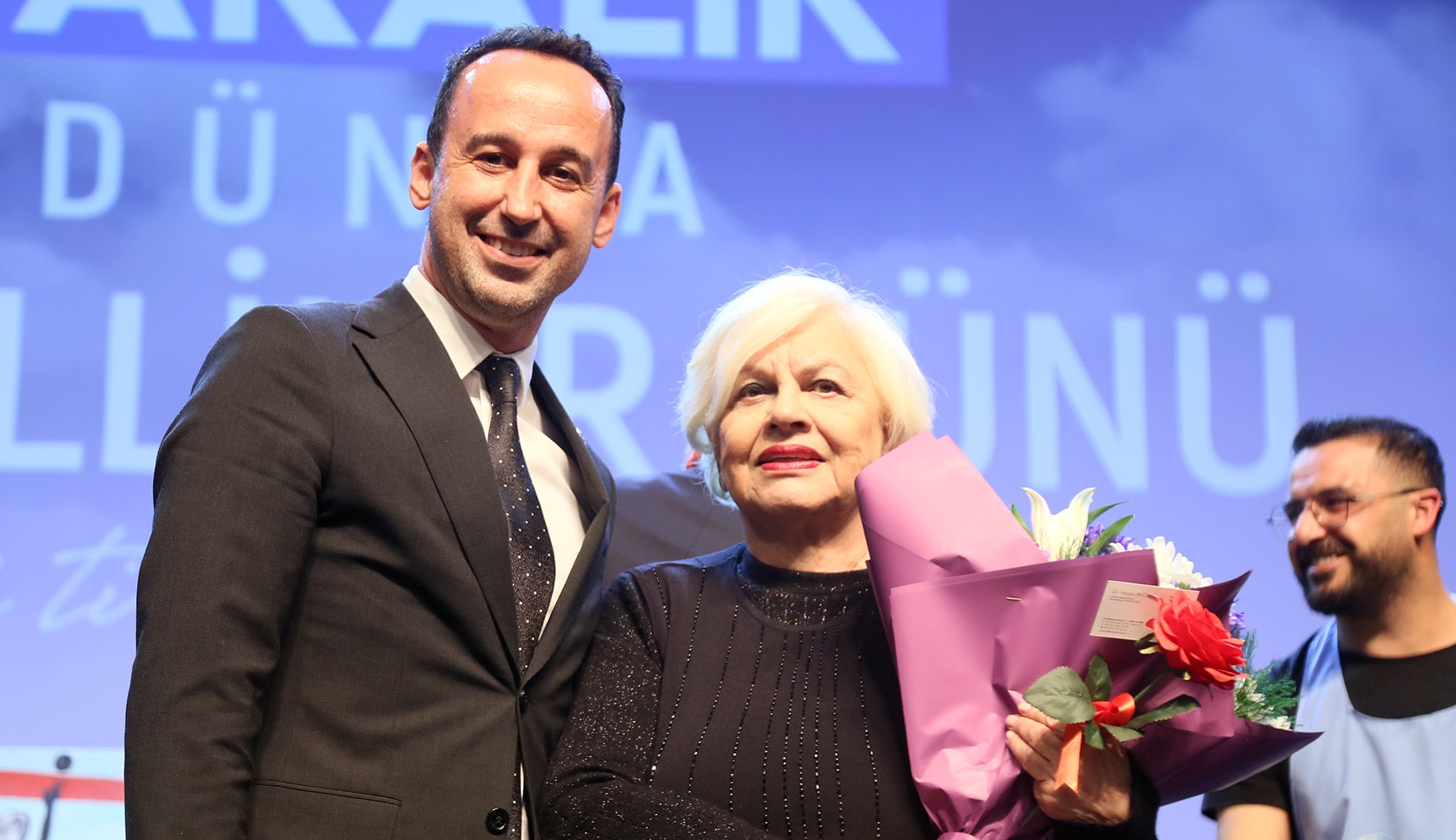 55 yıllık sanat yaşamını anlamlı bir konser ile noktaladı