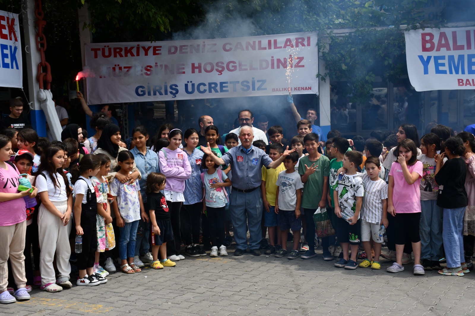 Öğrenciler deniz okulunda balık ve denizi öğrendiler