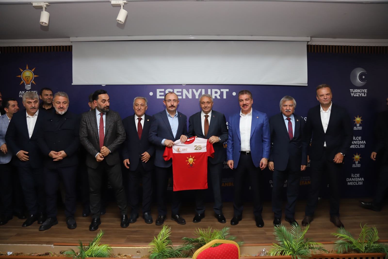 Güçlü bir Esenyurt için Türkiye Yüzyılı Buluşması’nda yatırımlar görüşüldü