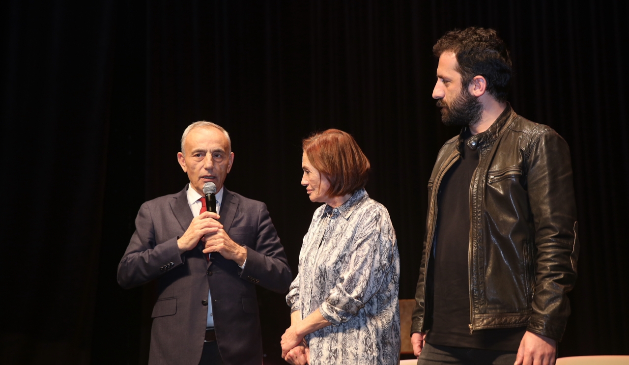 Nur Sürer Küçükçekmece’de hayranlarıyla bir araya geldi