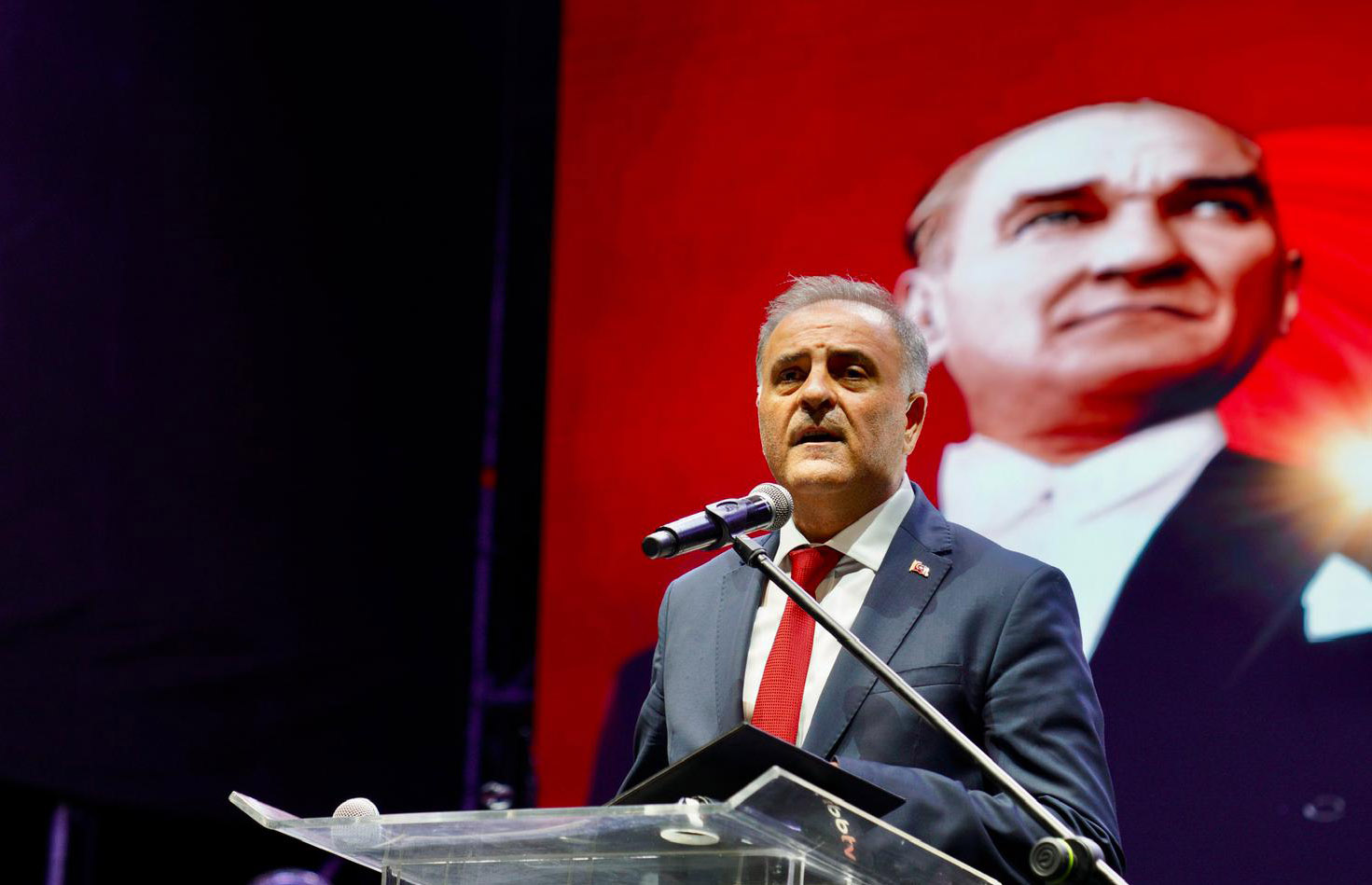 Cumhuriyet Kent Meydanı Zafer Bayramı’nda görkemli törenle açıldı