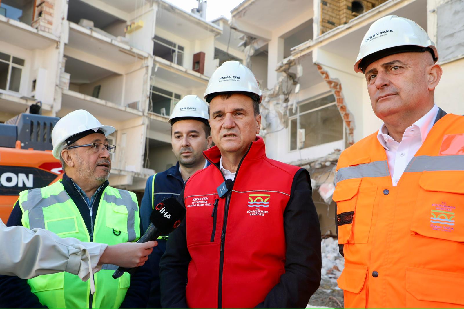 Büyükçekmece’de “çok riskli” statüsündeki bir site daha yıkıldı