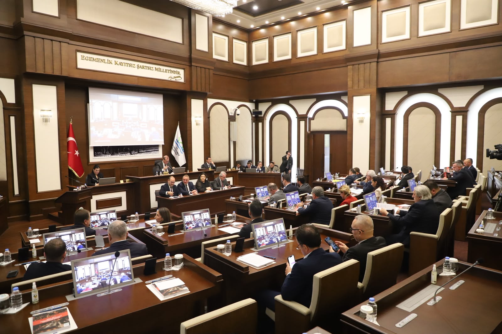 ‘’24 mahallemizin tamamına aynı hizmet anlayışıyla ulaşmaya devam edeceğiz’’