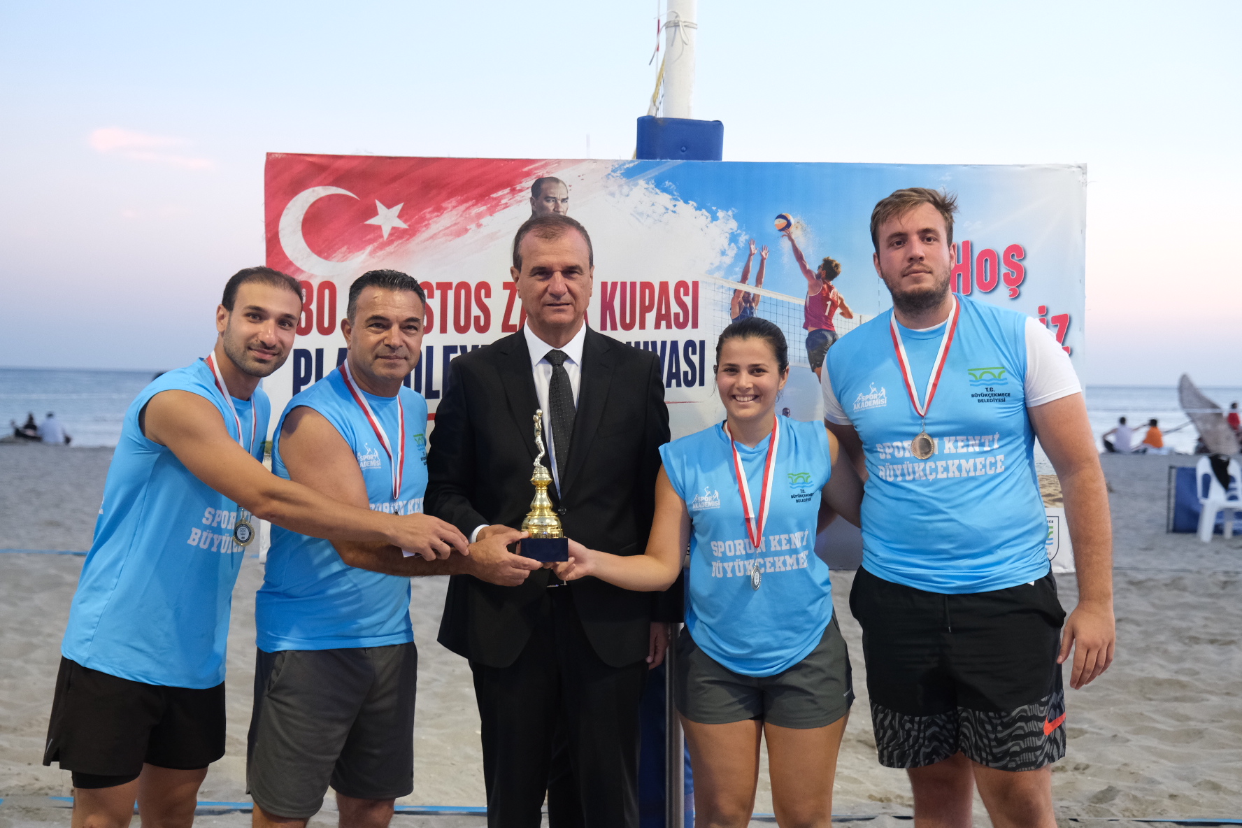 30 Ağustos Zafer Kupası Plaj Voleybolu Turnuvası nefesleri kesti