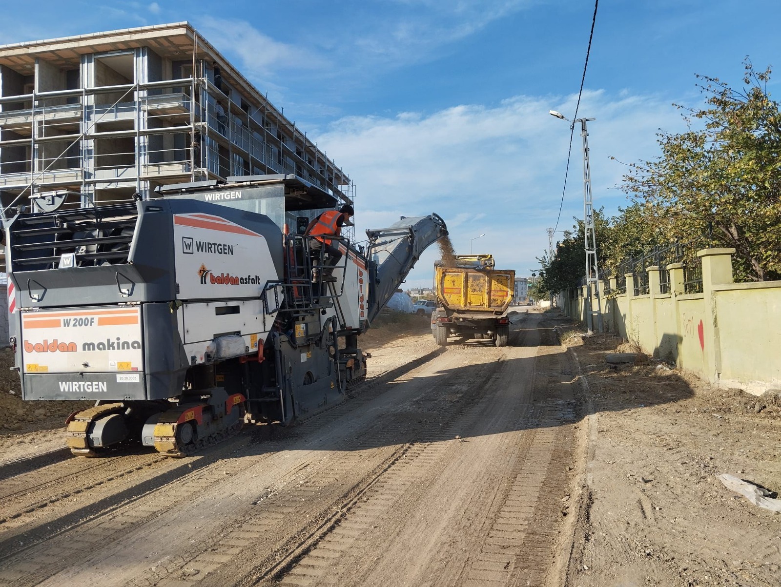 Silivri Belediyesi Fen İşleri Müdürlüğü Tarafından Yürütülen Yol ve Altyapı Çalışmaları Devam Ediyor