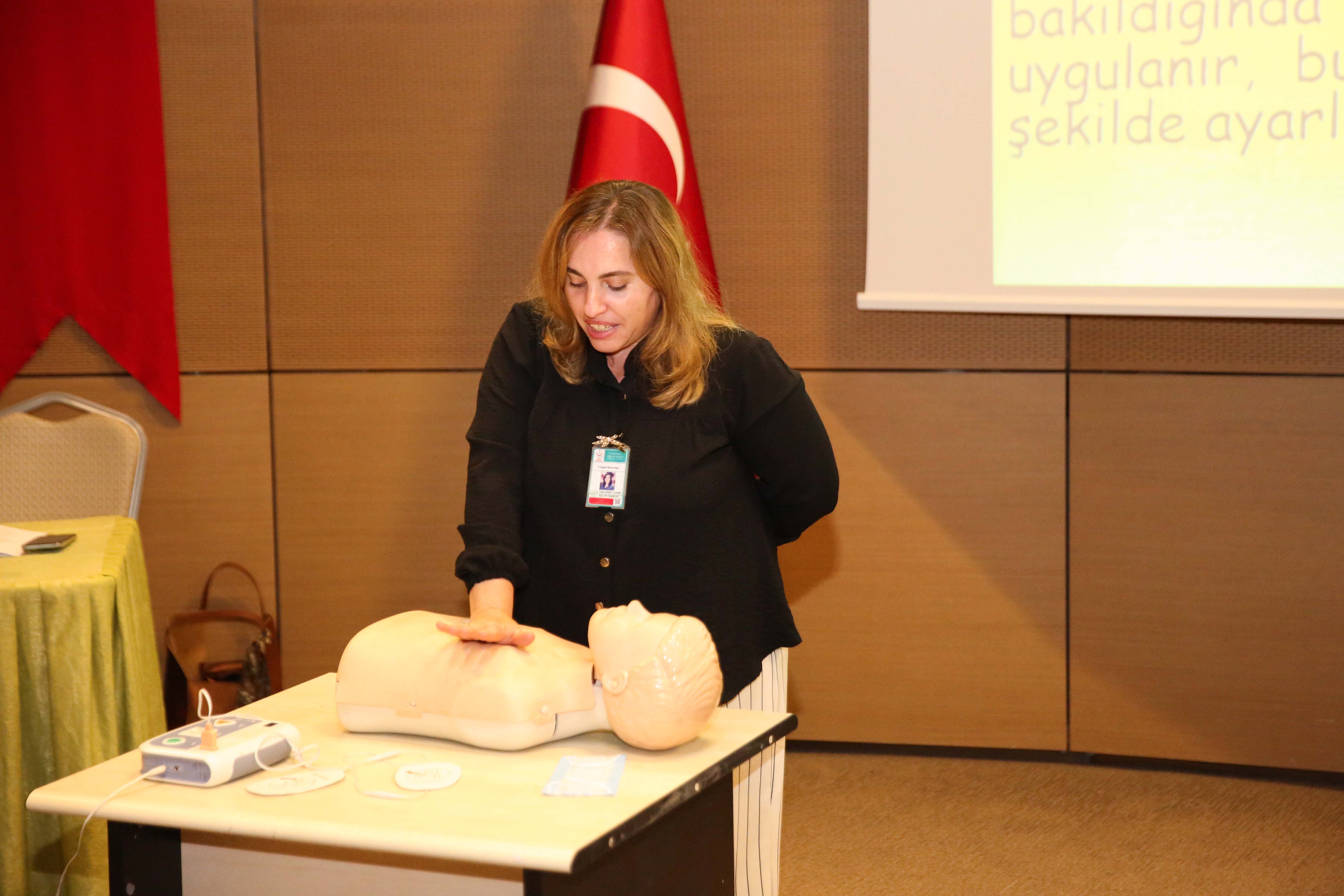 Küçükçekmece’de personele ilk yardım eğitimi