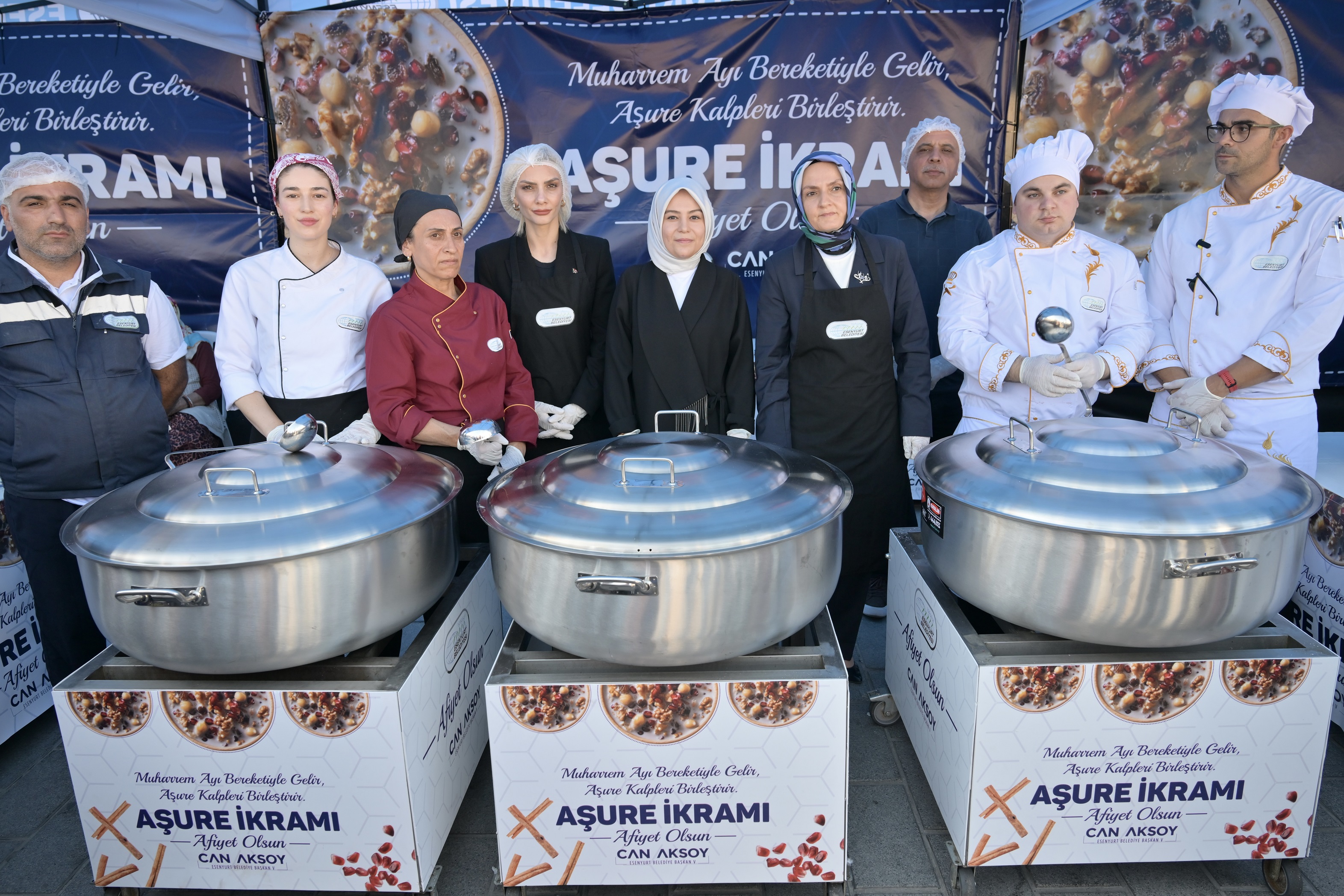 Esenyurt’ta aşure bereketi: 17 bin kişiye aşure ikram edildi