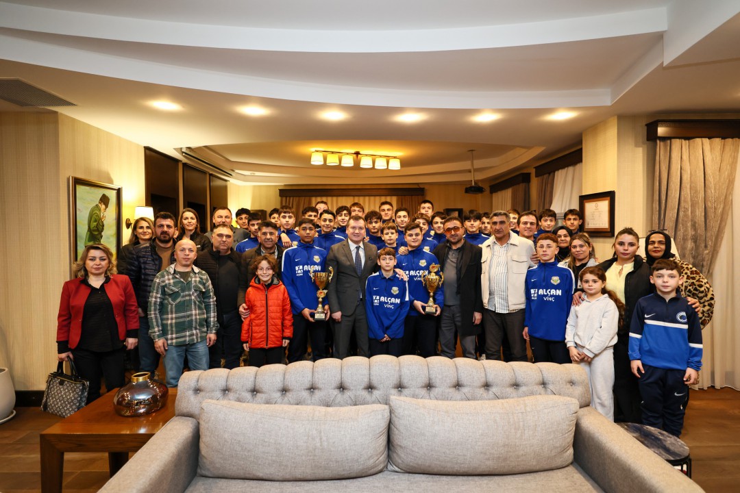 Mimarsinan Spor Kulübü U-14 Futbol Takımı Başkan Balcıoğlu’nu ziyaret etti