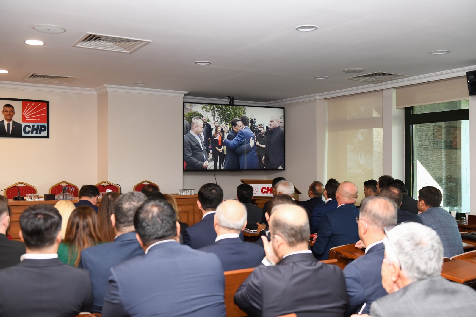 Prof. Özer'in 6 aylık performansı takdir topladı