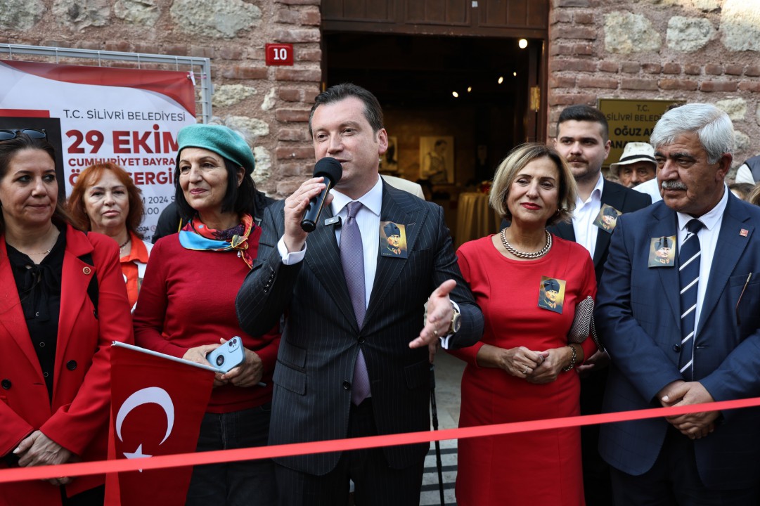 Başkan Balcıoğlu, Cumhuriyet Sergisinin Açılışını Gerçekleştirdi