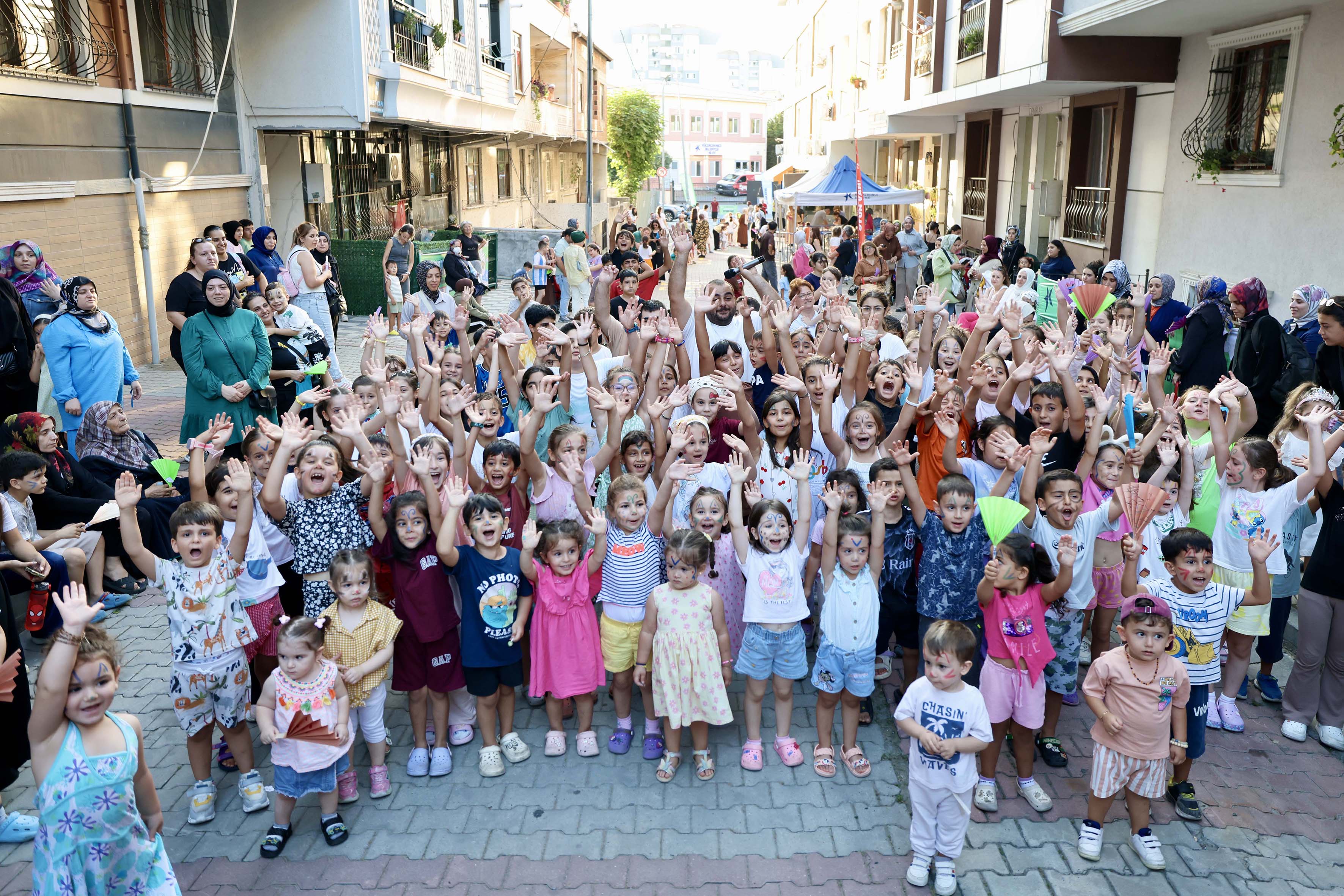 BİNLERCE ÇOCUK ‘SOKAKTA OYUN VAR’LA BULUŞTU