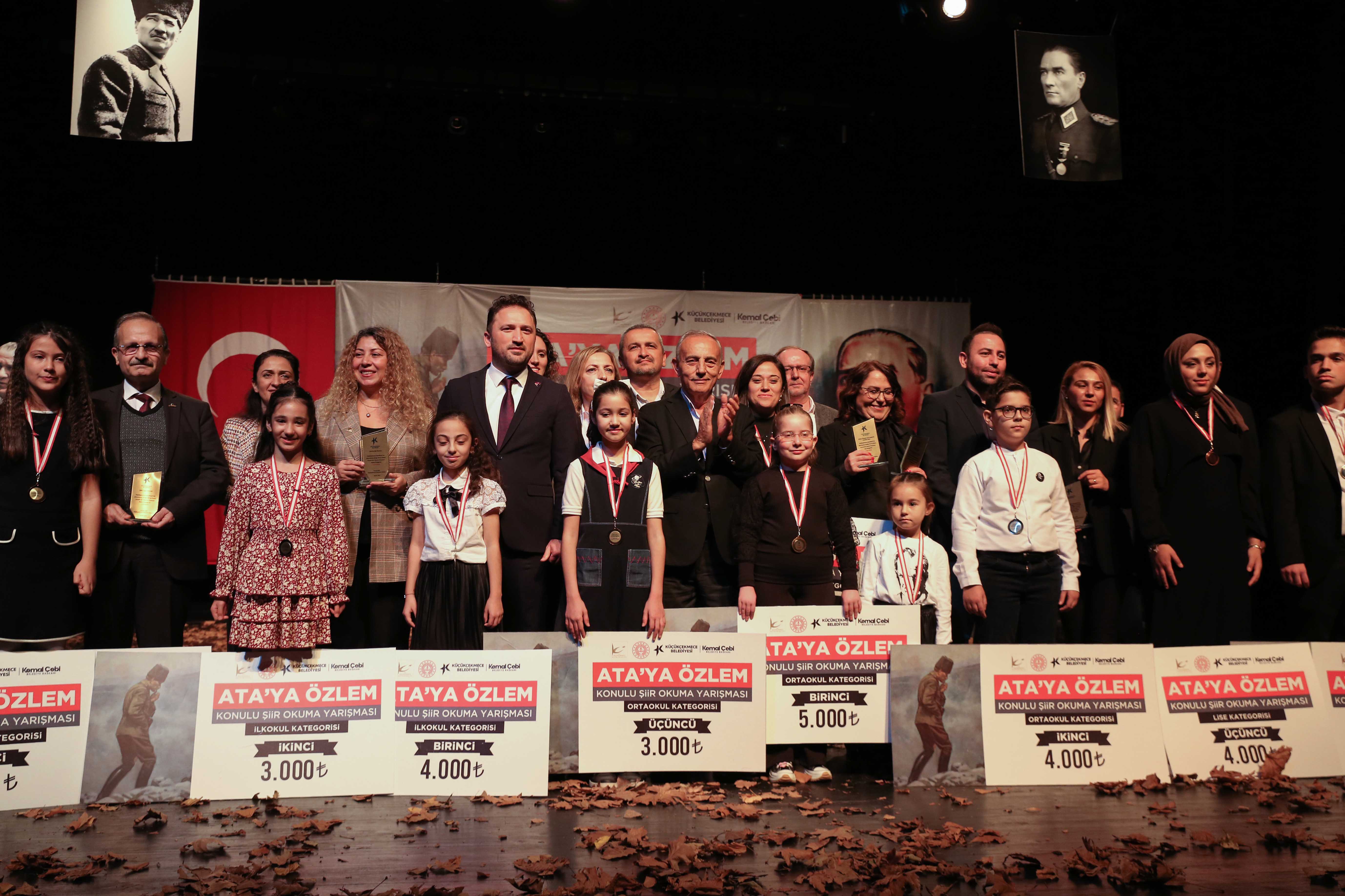 Küçükçekmece'de Atatürk sevgisini dizelere taşıdılar