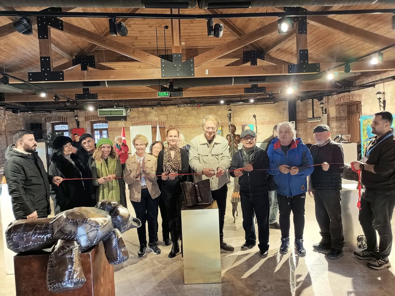 “Özgür Sanat” Sergisi Oğuz Aral Sanat Galerisi’nde Açıldı!