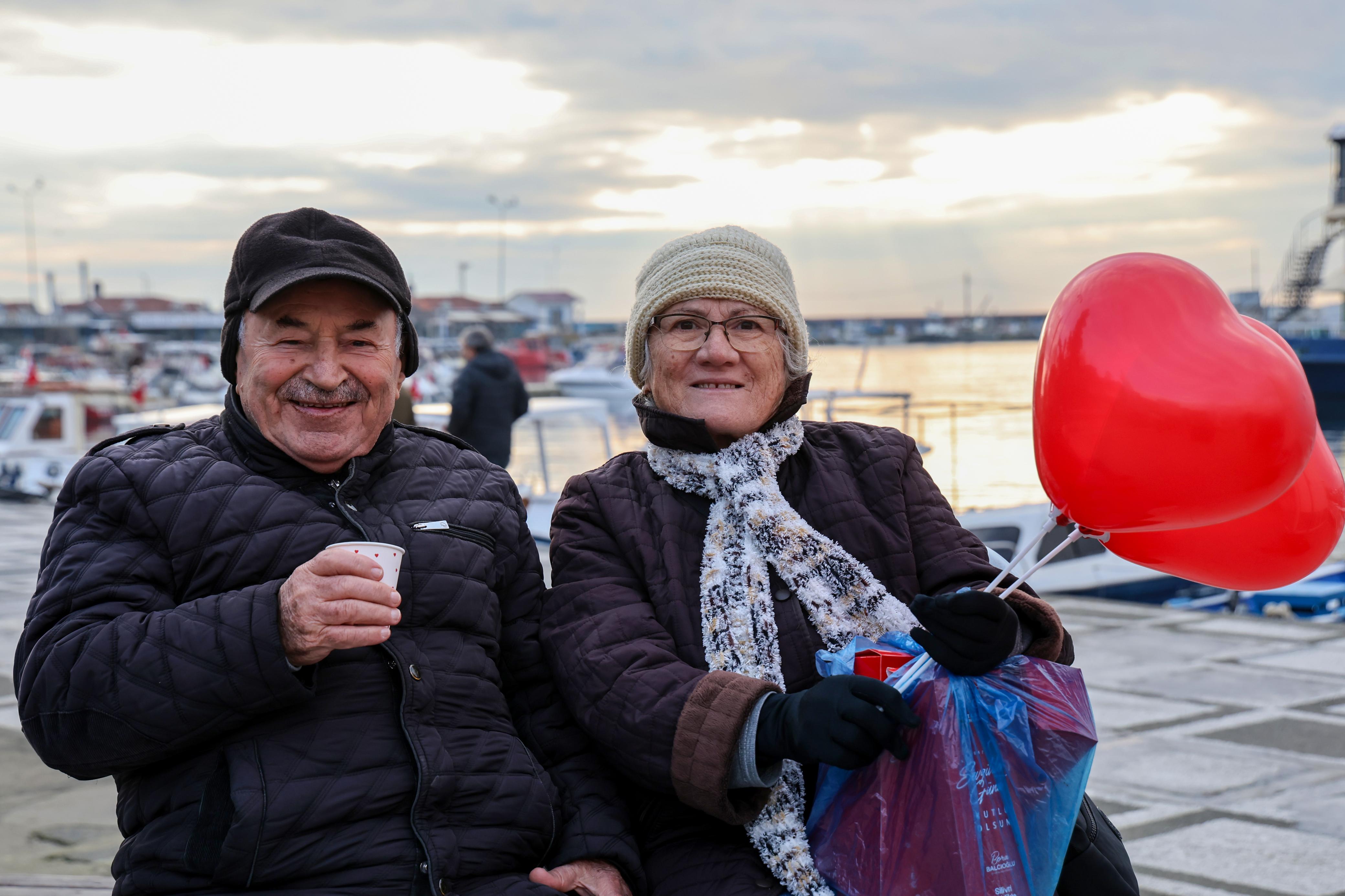Silivri Belediyesi Sevgililer Gününde Sıcak Çikolata İkram Etti