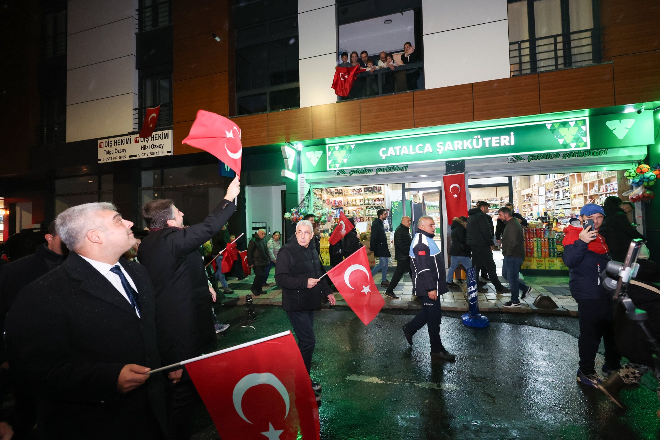 Çatalca’da Fener Alayı ve Konserle 29 Ekim Cumhuriyet Bayramı Coşkusu