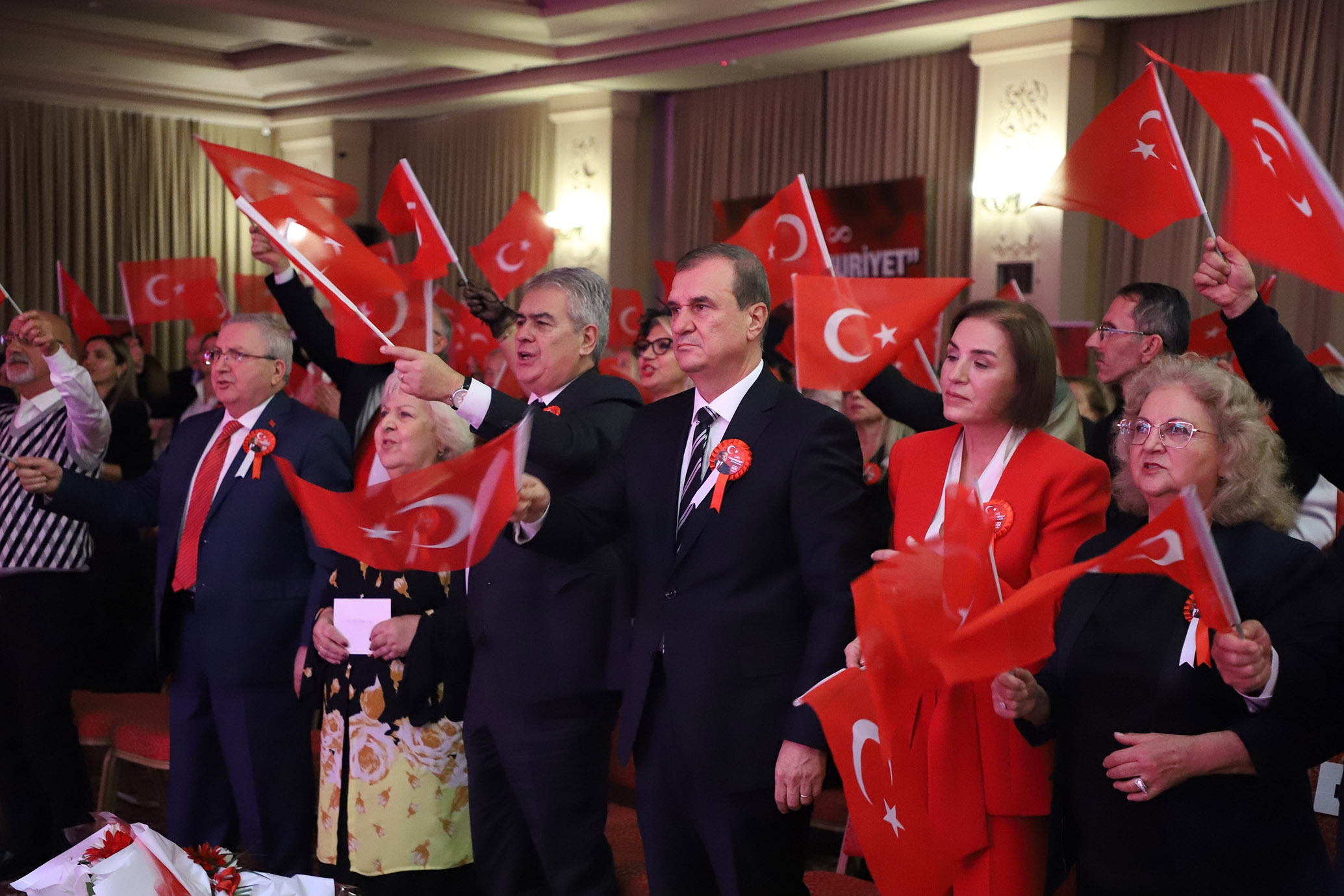 Büyükçekmece’de Cumhuriyet coşkusu Cumhuriyet Balo¬su’nda zirveye ulaştı
