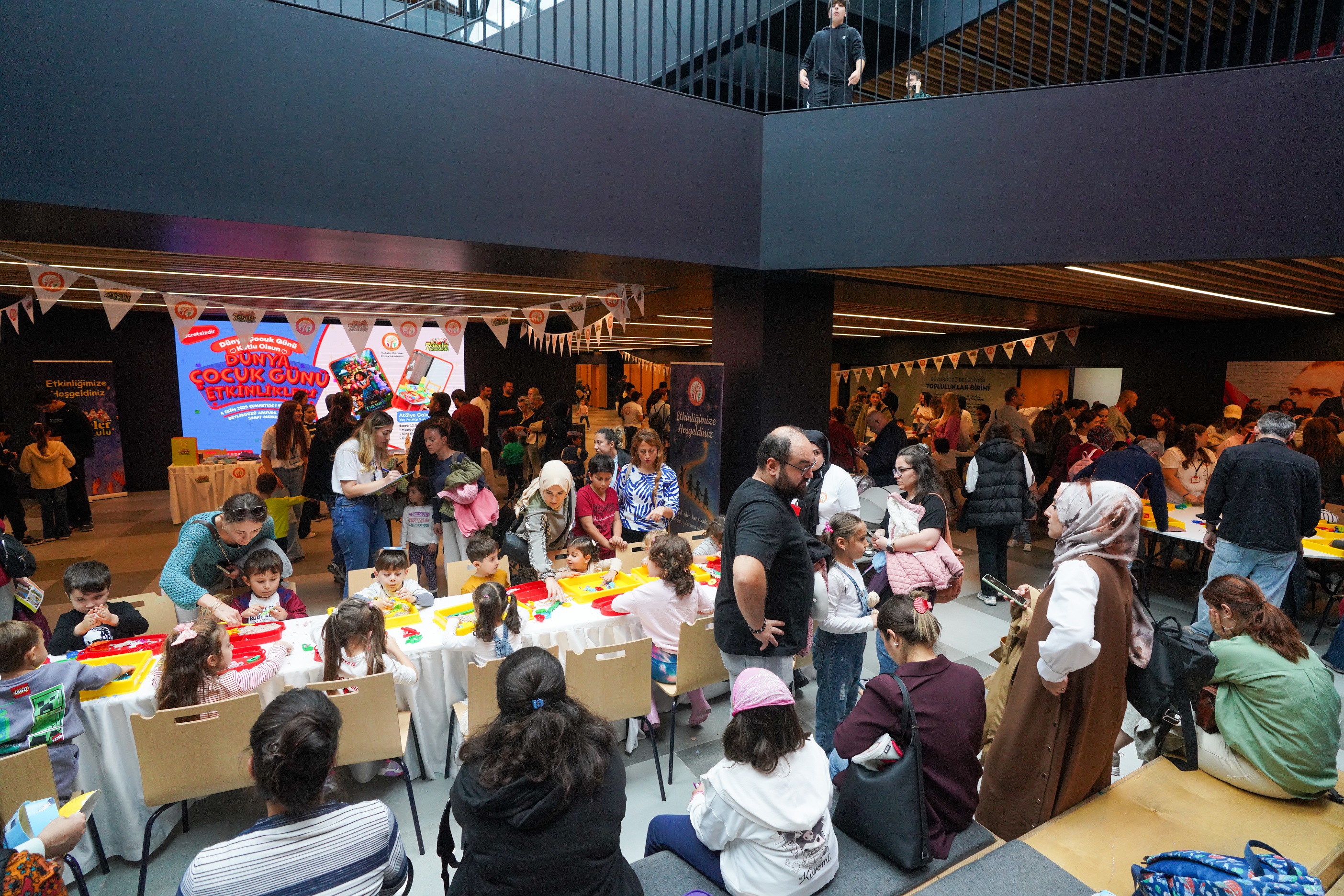Dünya çocuk günü renkli etkinliklerle kutlandı