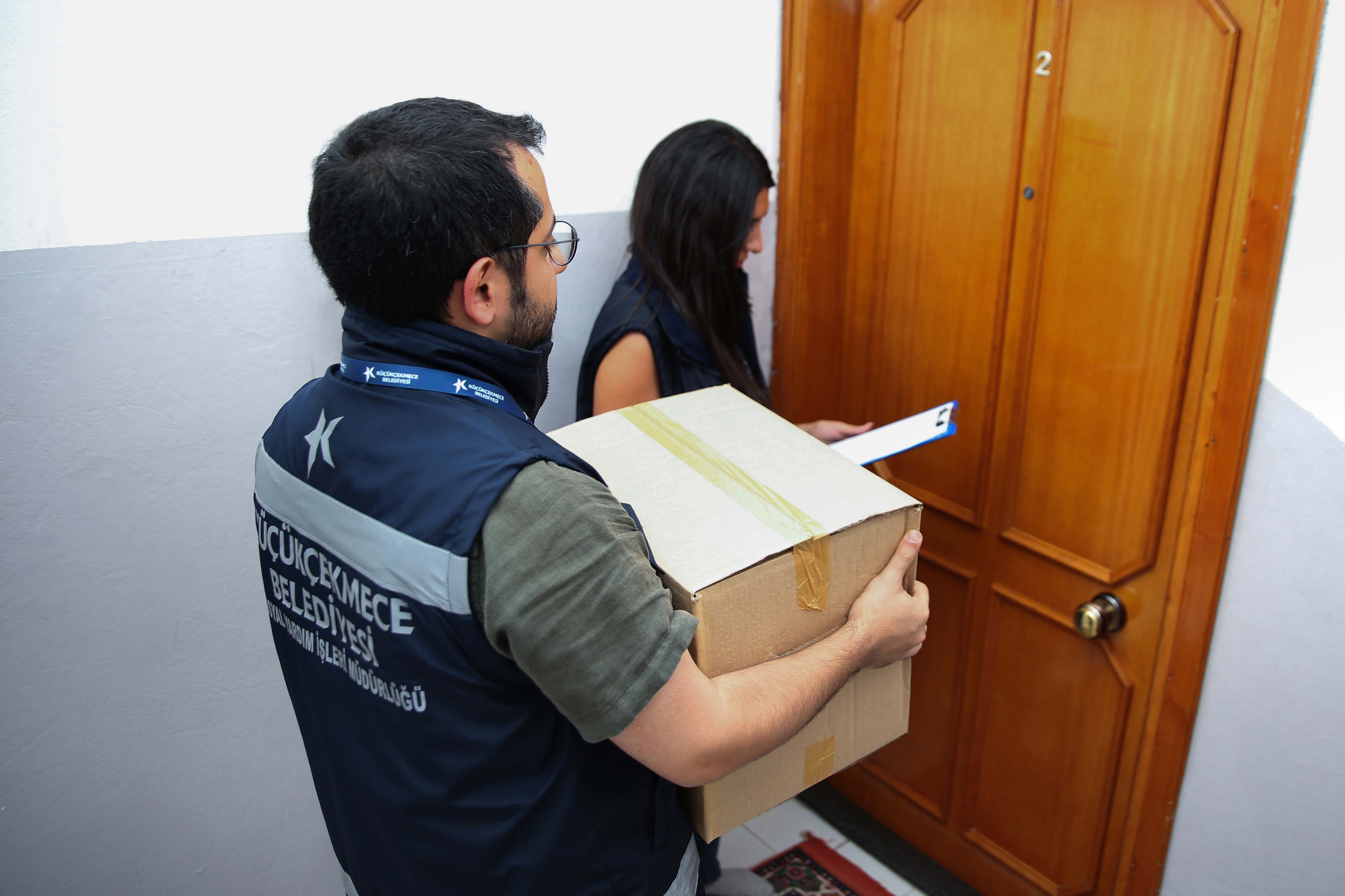 KÜÇÜKÇEKMECE’DE GLÜTENSİZ GIDA KOLİLERİYLE DAYANIŞMA BÜYÜYOR
