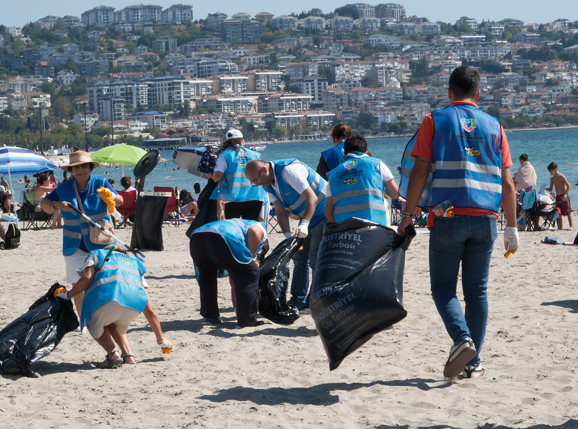 Büyükçekmece’de deniz ve kıyı temizliğiyle çevre duyarlılığına dikkat çekildi