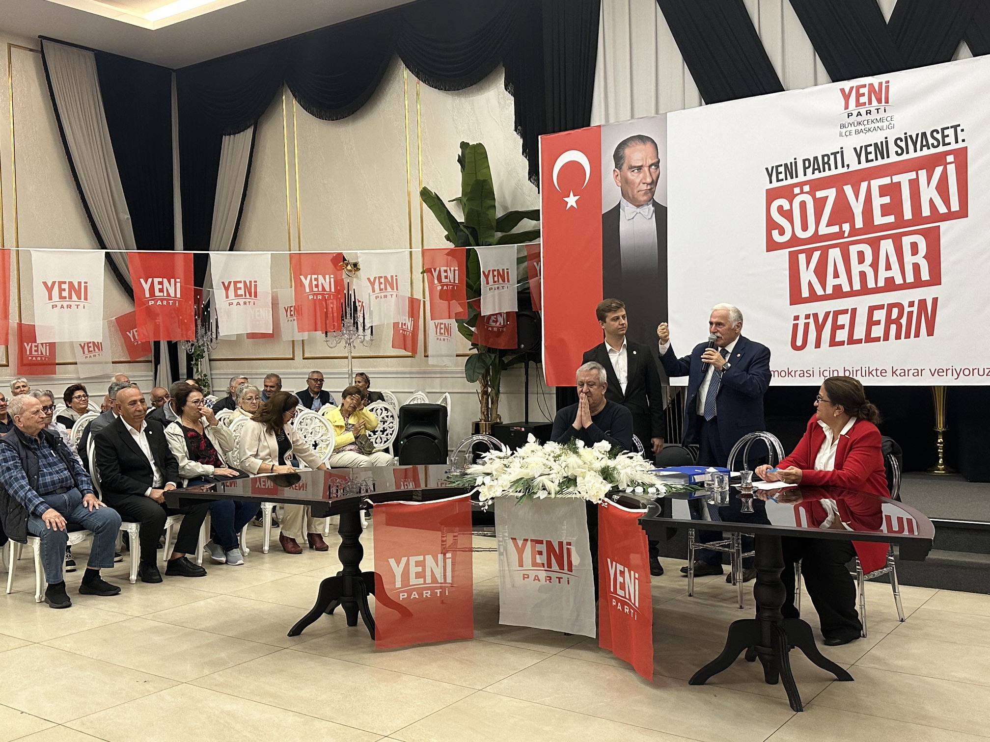 Çicekci: “Tabela siyaseti yapmıyoruz”