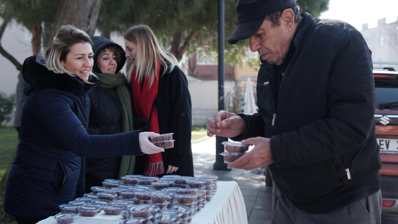 Silivri Belediyesi Berat Kandili’nde Lokma İkramında Bulundu