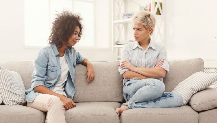 Arkadaşınızın sizi kıskandığını gösteren 11 işaret