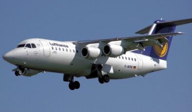 BAE ve Katar da seyahat kısıtlaması getirdi