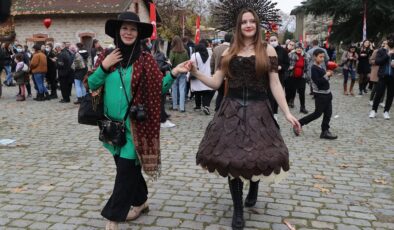 Edirne’de kahve ve çikolatadan yapılan elbise tanıtıldı