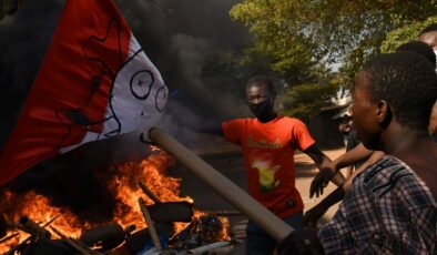 Fransa ordusuna ait konvoylar, Burkina Faso ve Nijer’de engellendi