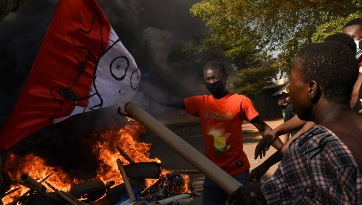 Fransa ordusuna ait konvoylar, Burkina Faso ve Nijer’de engellendi