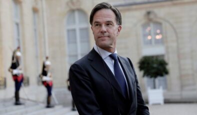 Hollanda’da başbakan, koronavirüs tedbirlilerini protesto edenlere ‘aptal’ dedi