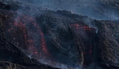 Lavların denize ulaştığı La Palma’da sokağa çıkma yasağı