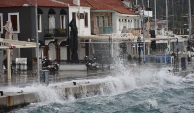 Muğla’da şiddetli rüzgar hayatı olumsuz etkiledi