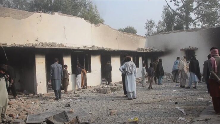 Pakistan’da, Kur’an-ı Kerim’e saygısızlığa tepki: Polis merkezini yaktılar