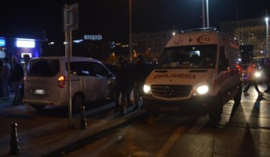 Taksim’de bıçakla bacağından yaralanan şahıs hastaneye kaldırıldı