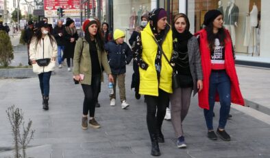 Van esnafı mutlu; İranlı turistler akın ediyor