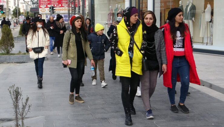 Van esnafı mutlu; İranlı turistler akın ediyor