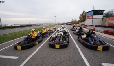 Yarış tutkunu fenomenler,  İstanbul Karting Park’ta buluştu