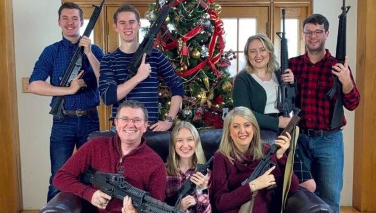 ABD’li milletvekilinin ailesinden ilginç poz