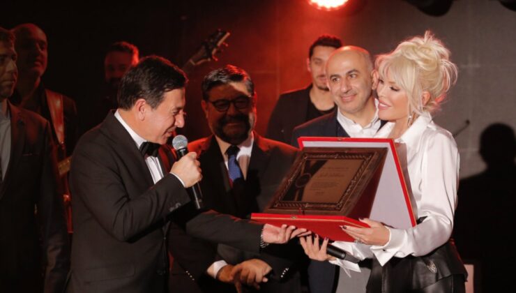 Ajda Pekkan’ı ağlattılar