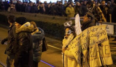 Almanya’da, izinsiz koronavirüs protestosunda arbede: 11 gözaltı