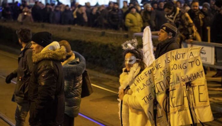 Almanya’da, izinsiz koronavirüs protestosunda arbede: 11 gözaltı