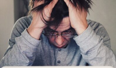 Anksiyetenin 11 belirtisi ve baş etmek için ipuçları