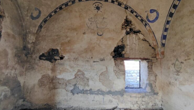 Antalya’da tarihi camideki duvar yazıları, 40 günde temizlendi