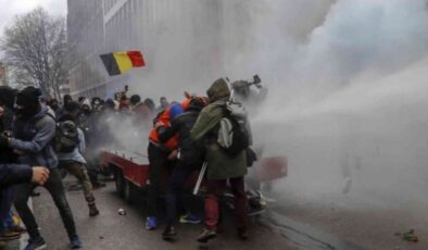 Belçika’da Covid-19 kısıtlamaları protesto edildi