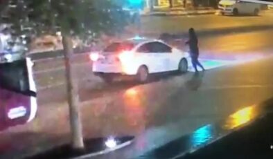 Beyoğlu’nda trafik ışıklarında silahlı saldırı kamerada