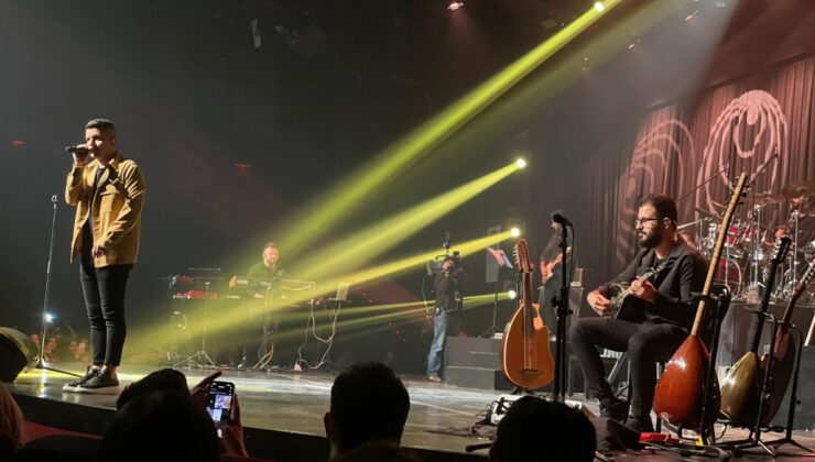 Bilal Sonses Bostancı’daki konserde sevenleriyle buluştu