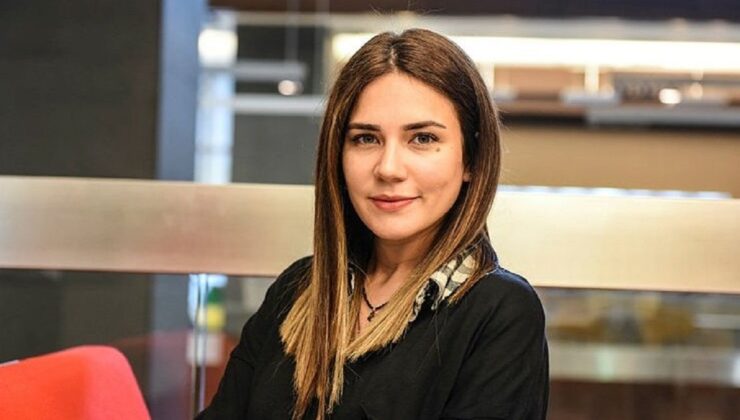 Buse Varol, yüzüğü gösterdi